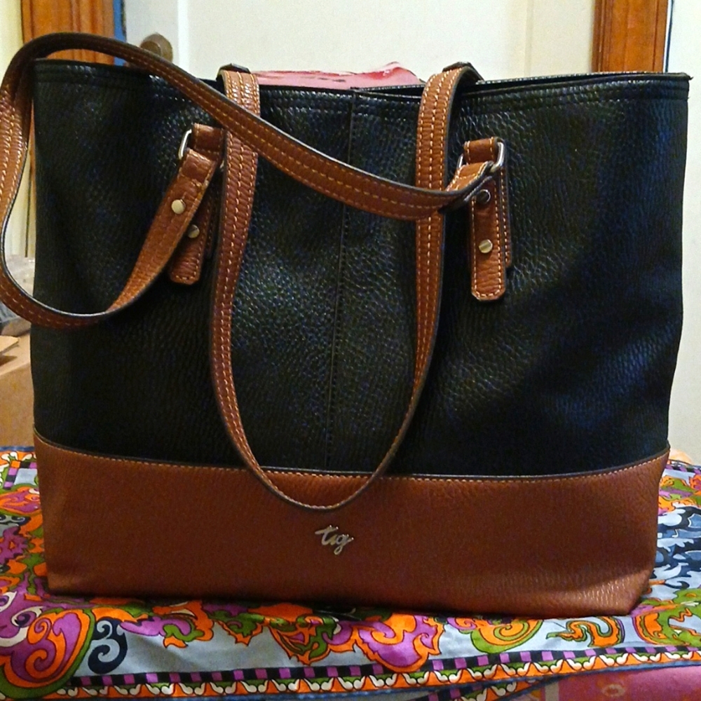 Tig Pebbled Shoulder Bag